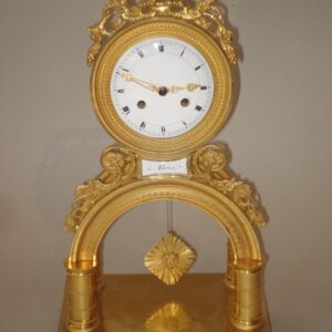 Pendule à l'Arche - Époque Directoire - Galerie La Tour Camoufle
