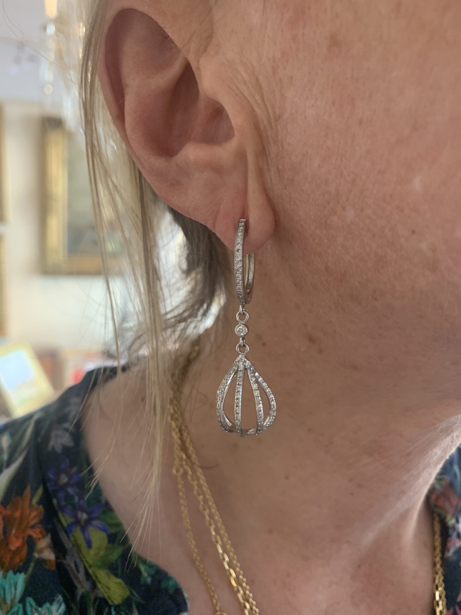 Boucles d’Oreilles Montgolfières Diamants Or Gris 18 Carats – Image 3
