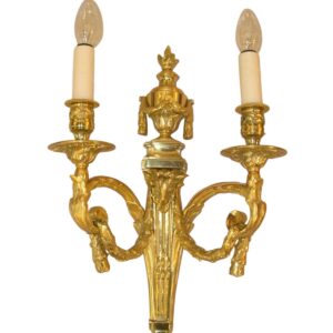 Paire d'appliques à tête de bélier, de style Louis XVI.