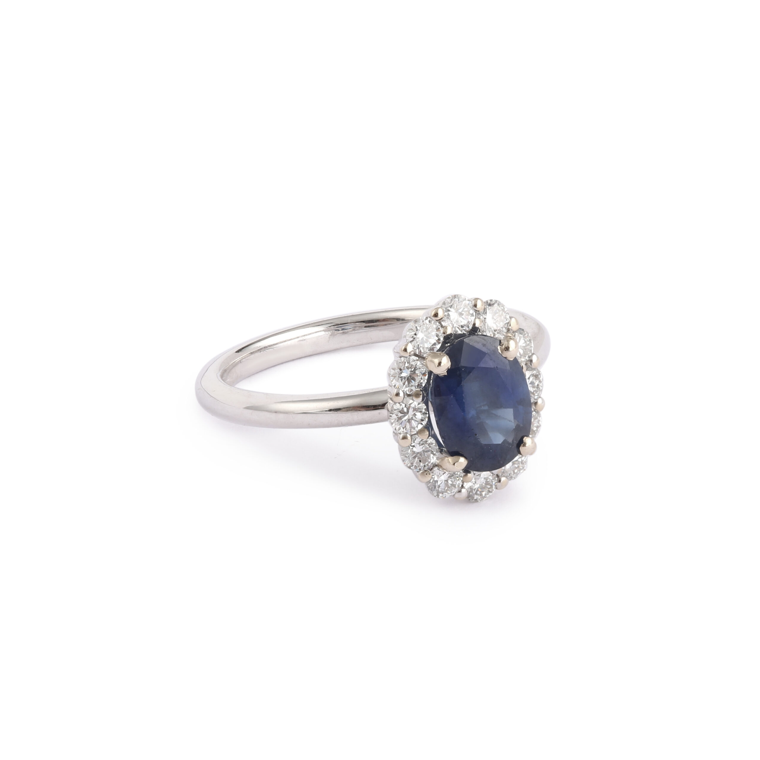 Bague Pompadour Saphir 1.50 Diamants Or Gris 18 Carats – Image 2