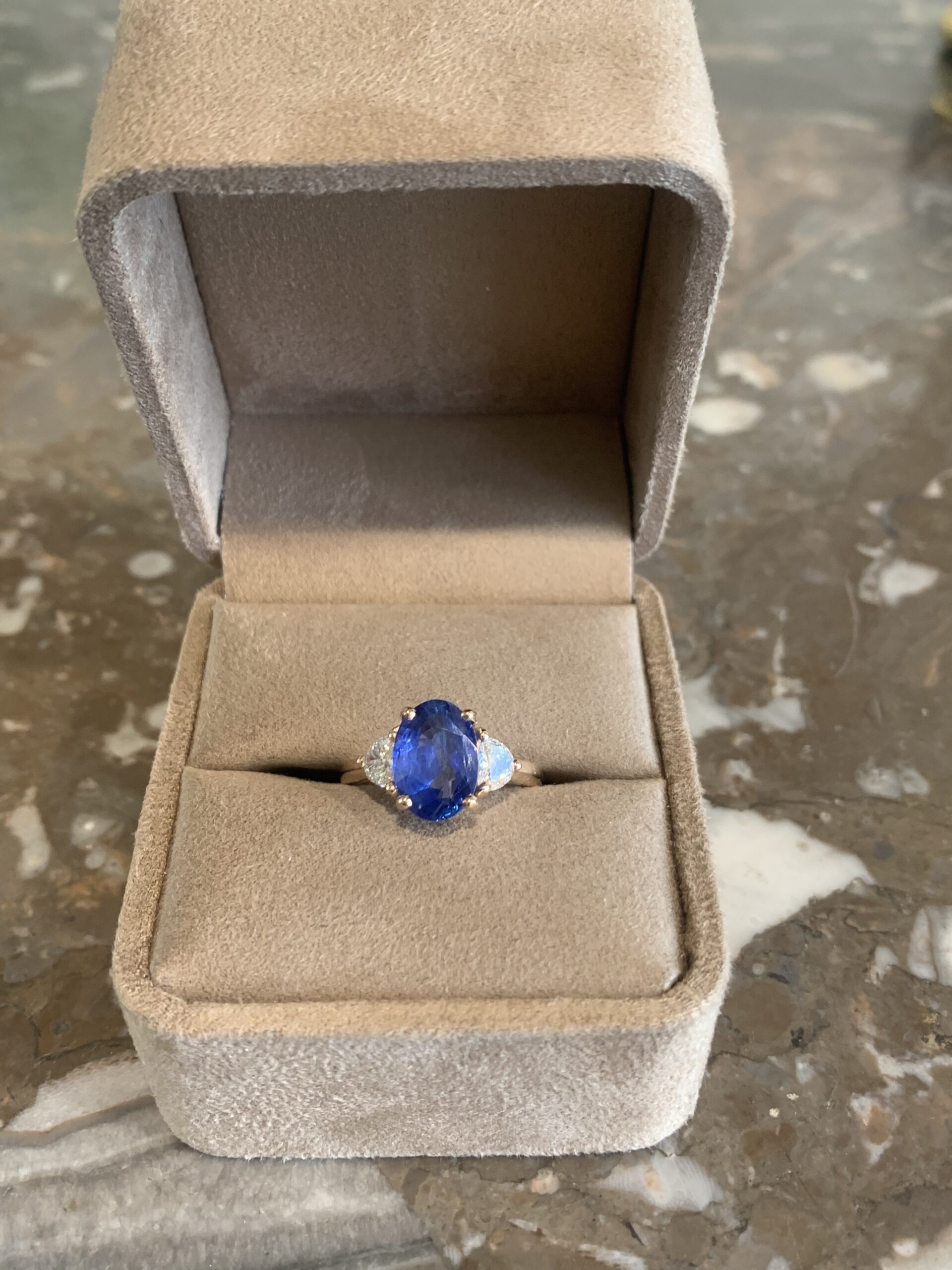 Bague Saphir 1.20 Carats Diamants Or Jaune 18 Carats – Image 4